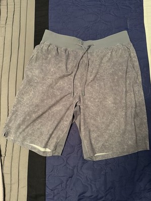 Lululemon THE 7 Shorts Men Large Gray Stretch Performance Gym Training