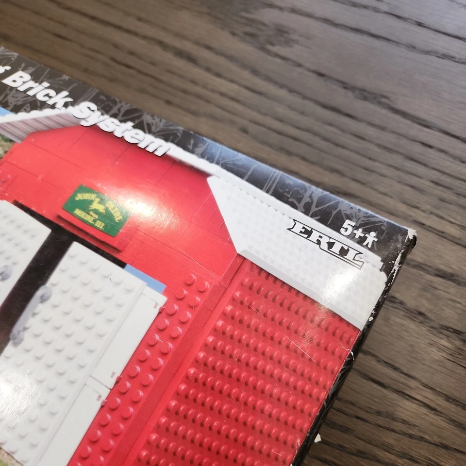 Sistema de ladrillos de construcción ERTL John Deere TRACTOR AND BARN nuevo sellado  Foto 3 de 4