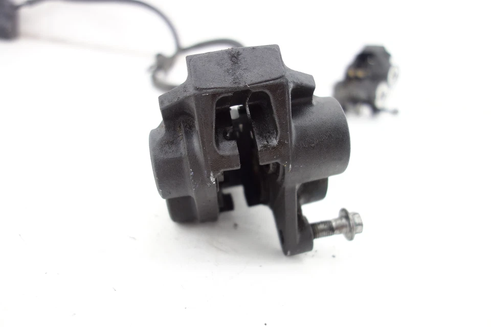 06-15 Yamaha Fz1 OEM Freno Delantero Cilindro Maestro Pinza Izquierda Derecha Foto 3 de 4