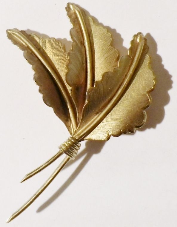 Broche Vintage Gravée En Relief Ajouré – Couleur Or – Sans Marque – Occasion