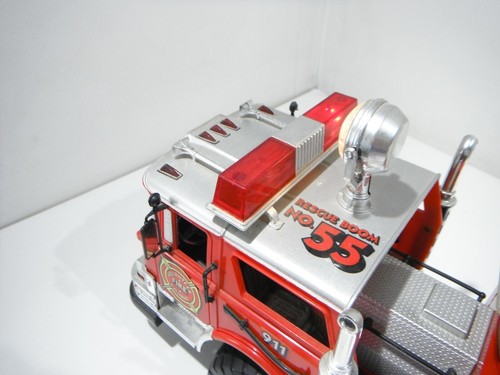VTG New Bright Fire Truck 1988 Metro 2 Snorkel Engine Partially Works w/Box - Picture 9 of 11