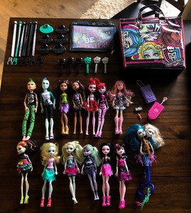 monster high dolls lot