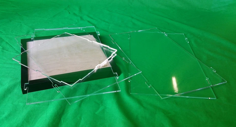 10 x 10 x 18 inch display case for Hot Toy Figures 1/6 Scale, Statue, Doll Dolls - Image 3 of 4