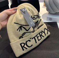 Authentic 2025 Arc'teryx Logo Beanie Beige Knit Winter Cap – New with Tags