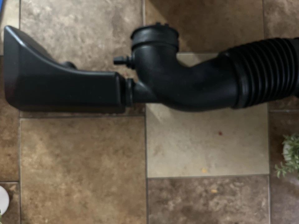 Resonador purificador de aire Dodge Challenger Foto 4 de 4