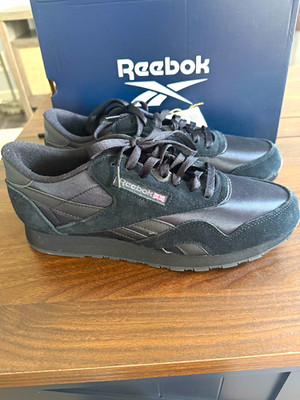Reebok Classic Nylon Men s Low Top Black Sneakers. Size 11