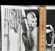 Schwarzweiß Kunstfotografie – Weiblicher Akt – Vintage Fotografie