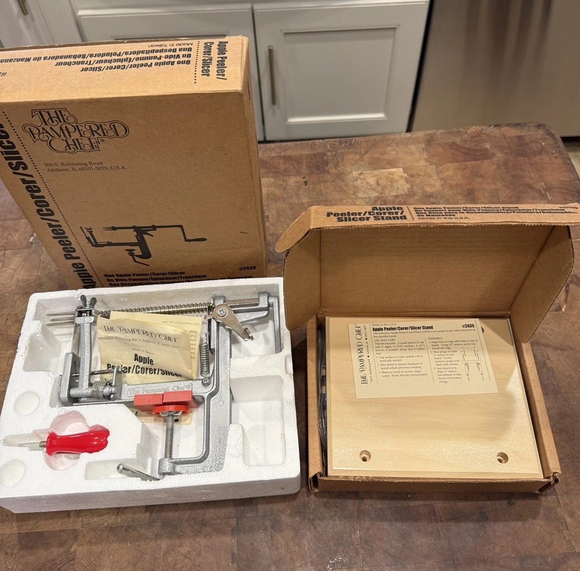 The Pampered Chef Apple Peeler Corer Slicer with Stand #2430 in Boxes