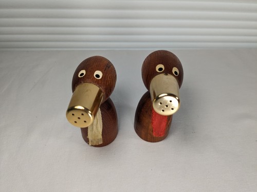 Vintage MCM Teak Bird Figurine Shakers. Salt/Pepper - Picture 2 of 6