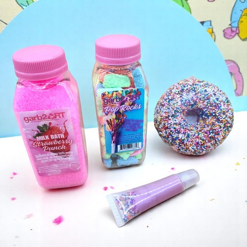 Garb2ART Fresa Donut Baño Bomba y Efervescencia Set de Regalo con Brillo Labial y Baño de Leche - Imagen 2 de 2