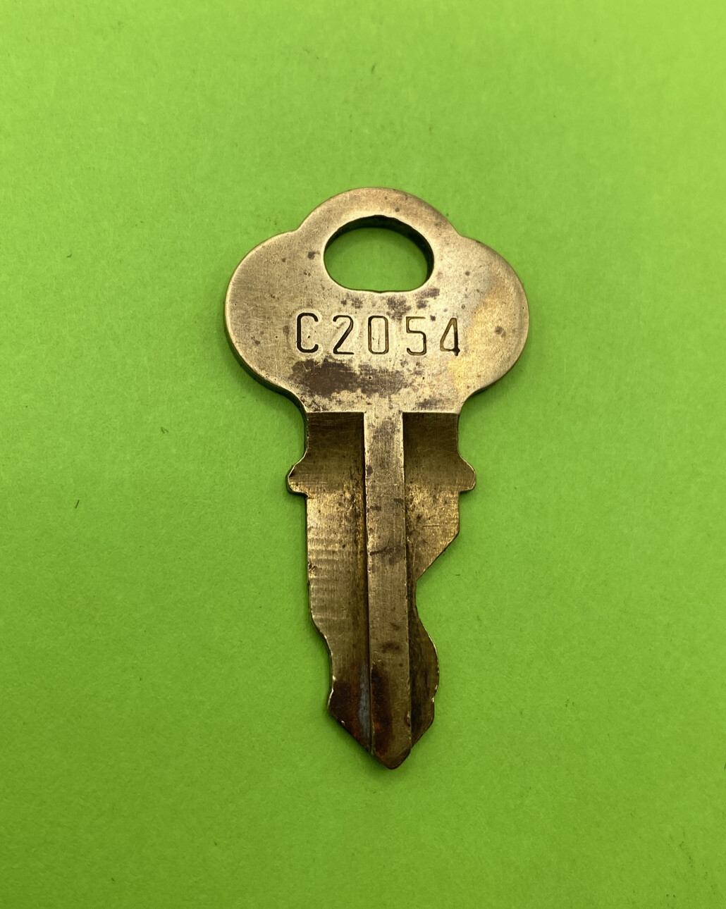 Vintage Chicago Lock Co. C2054 Brass Key Sm Machine Vending Nut Gumball