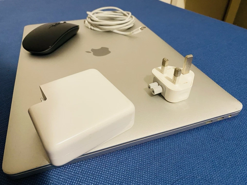 Apple MacBook Pro 15" 2019 · i7 · 16GB · 250GB, Foto 2 von 5