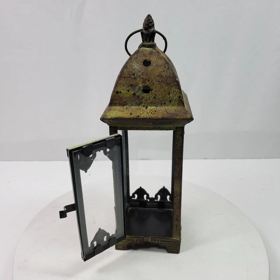 Linterna de colección castillo gótico verde metal oxidado vidrio negro 13x4x4 pulgadas Foto 2 de 4