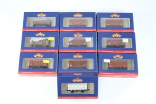 Bachmann OO Gauge Ventilated Vans x10 (0506)