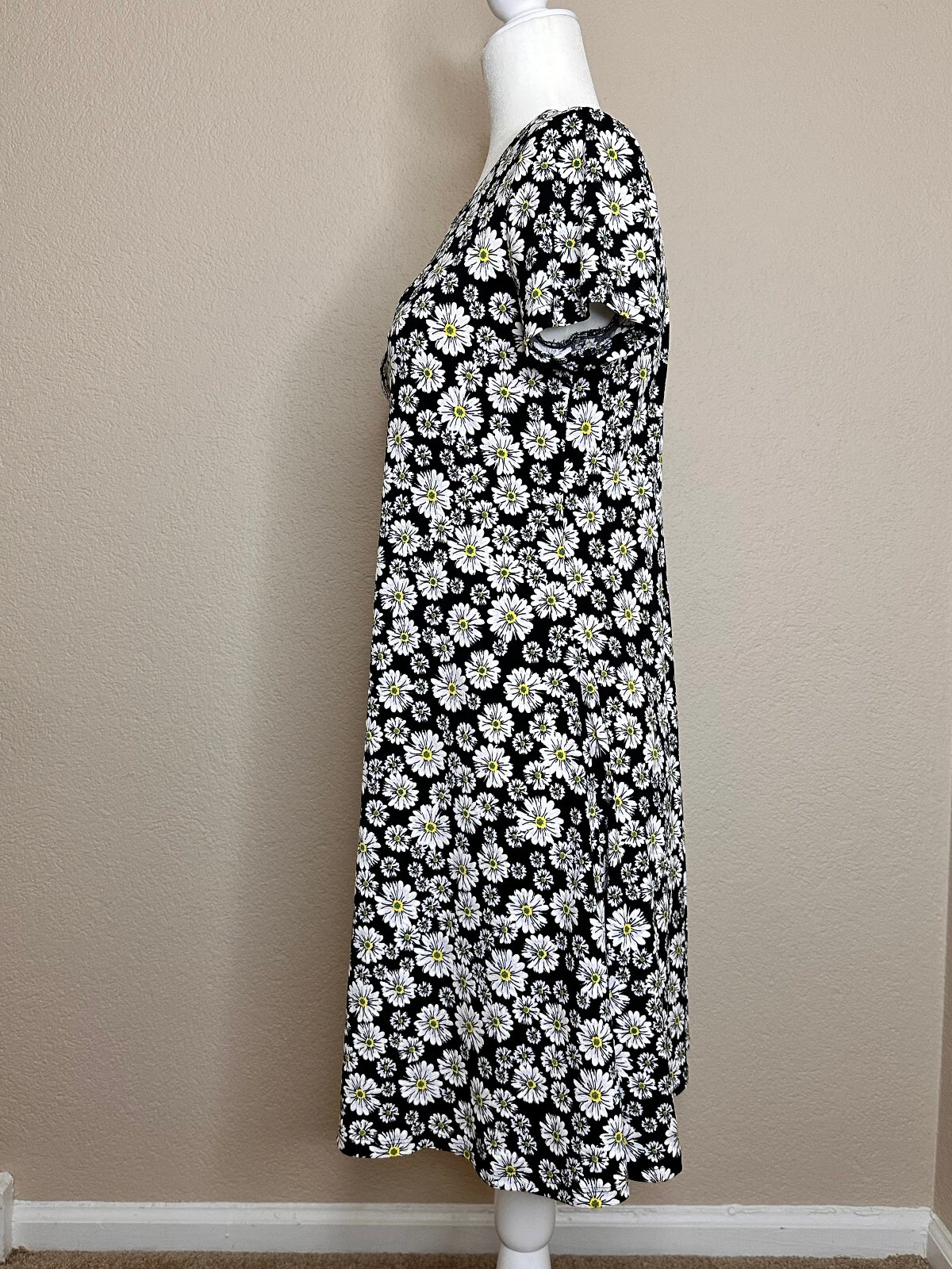 VETEMENTS Abito Chaus donna tubino piccolo nero bianco floreale maniche corte