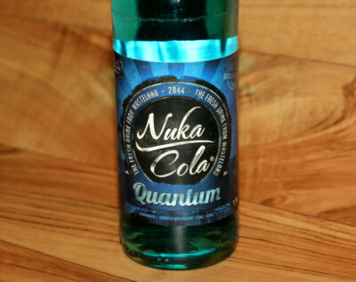 Pegatina «¡HAZ TUS PROPIAS BOTELLAS DE FALLOUT! - Nuka Quantum Victory Pegatina «¡HAZ TUS PROPIAS BOTELLAS DE FALLOUT! - Nuka Quantum Victory