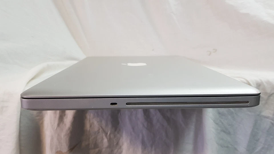 Apple MacBook Pro 15" Laptop 2.53 Ghz Intel Core 2 Duo 4GB 120GB SSD OSX - Image 2 of 4