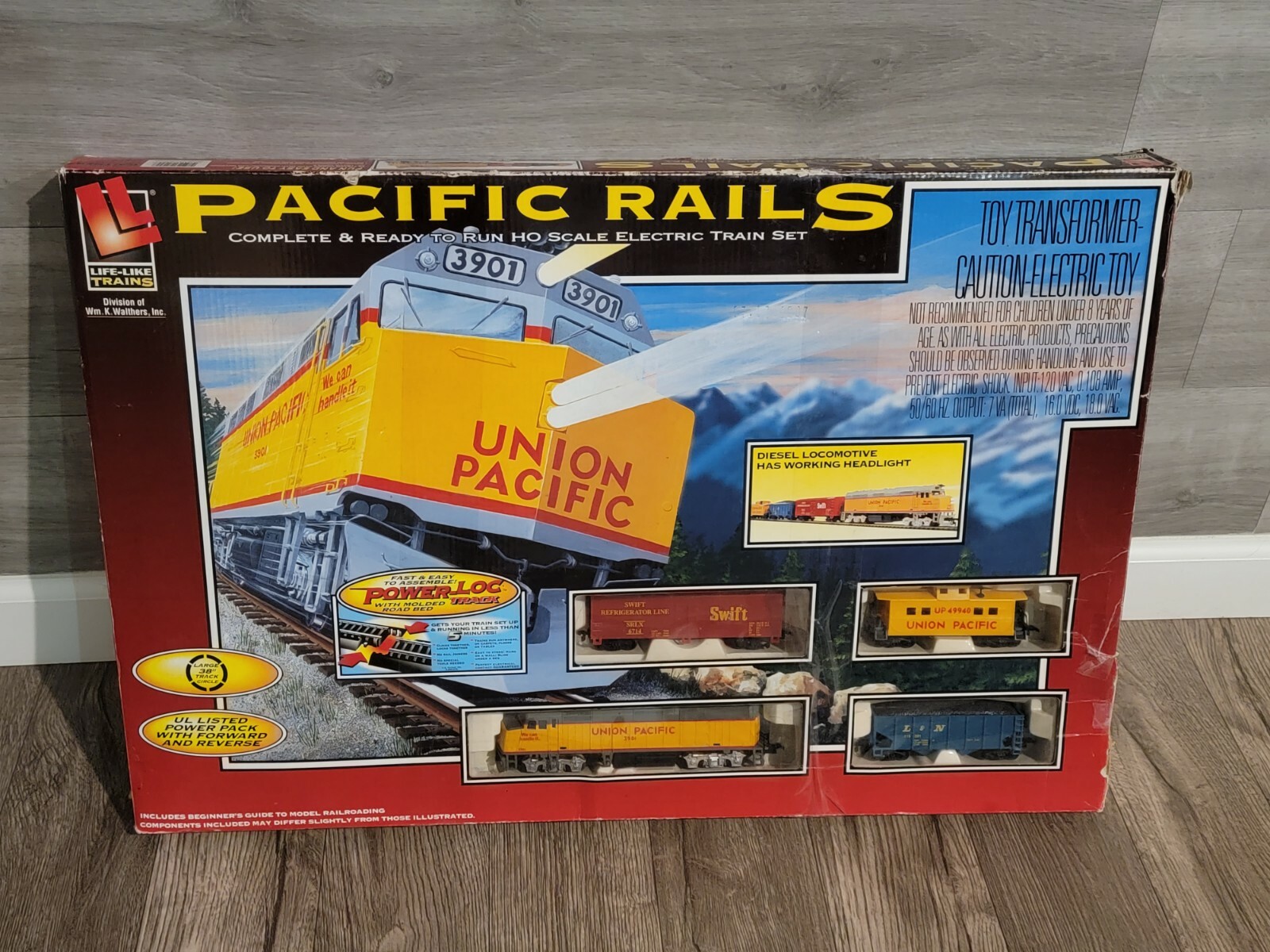 Sold at Auction: Life Like HO scale trains in boxes