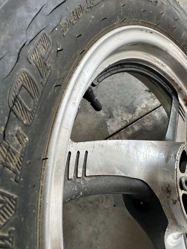 Llanta Suzuki Marauder VZ800 2000 rueda delantera Foto 2 de 4