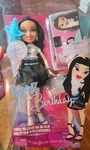 Bambola Bratz Birthday Jade 2006 con fotocamera e pellicola NRFB ottime condizioni - Foto 1 di 24