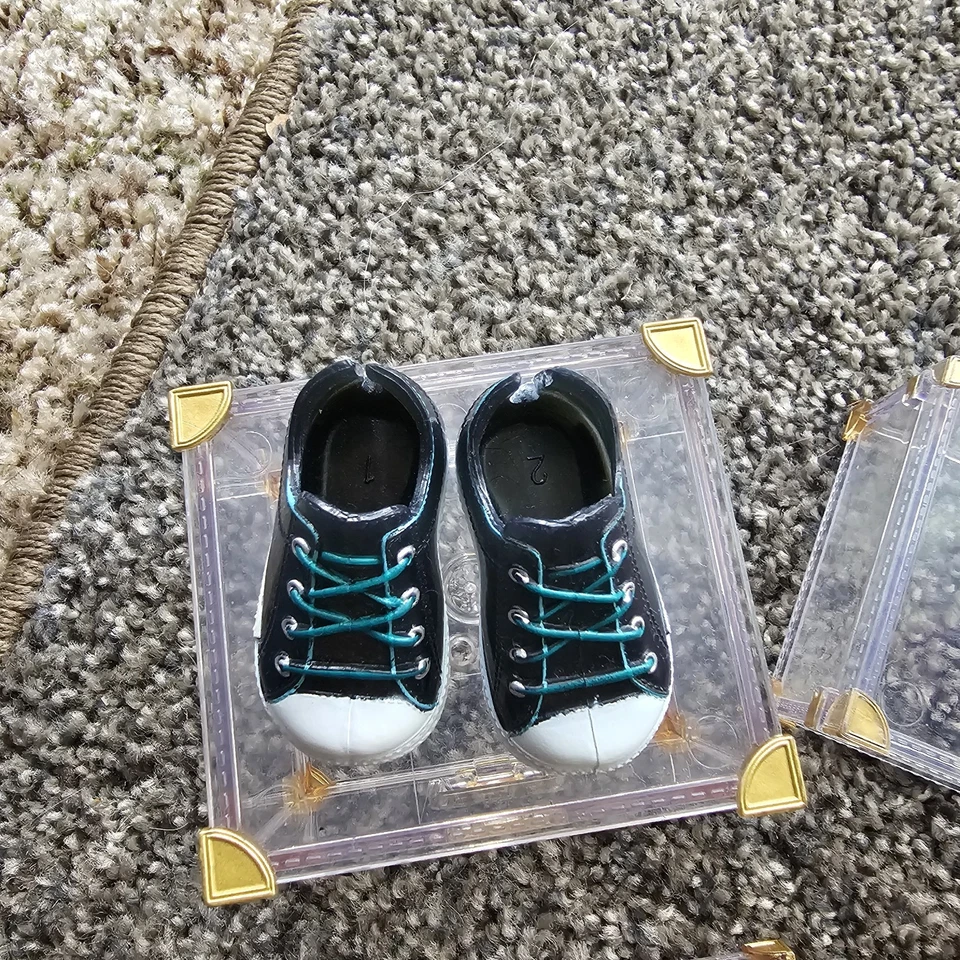 Rainbow High Lot  16 Pair Of Shoes, 8 Clear Boxes, 4 Accessories - Image 2 of 4