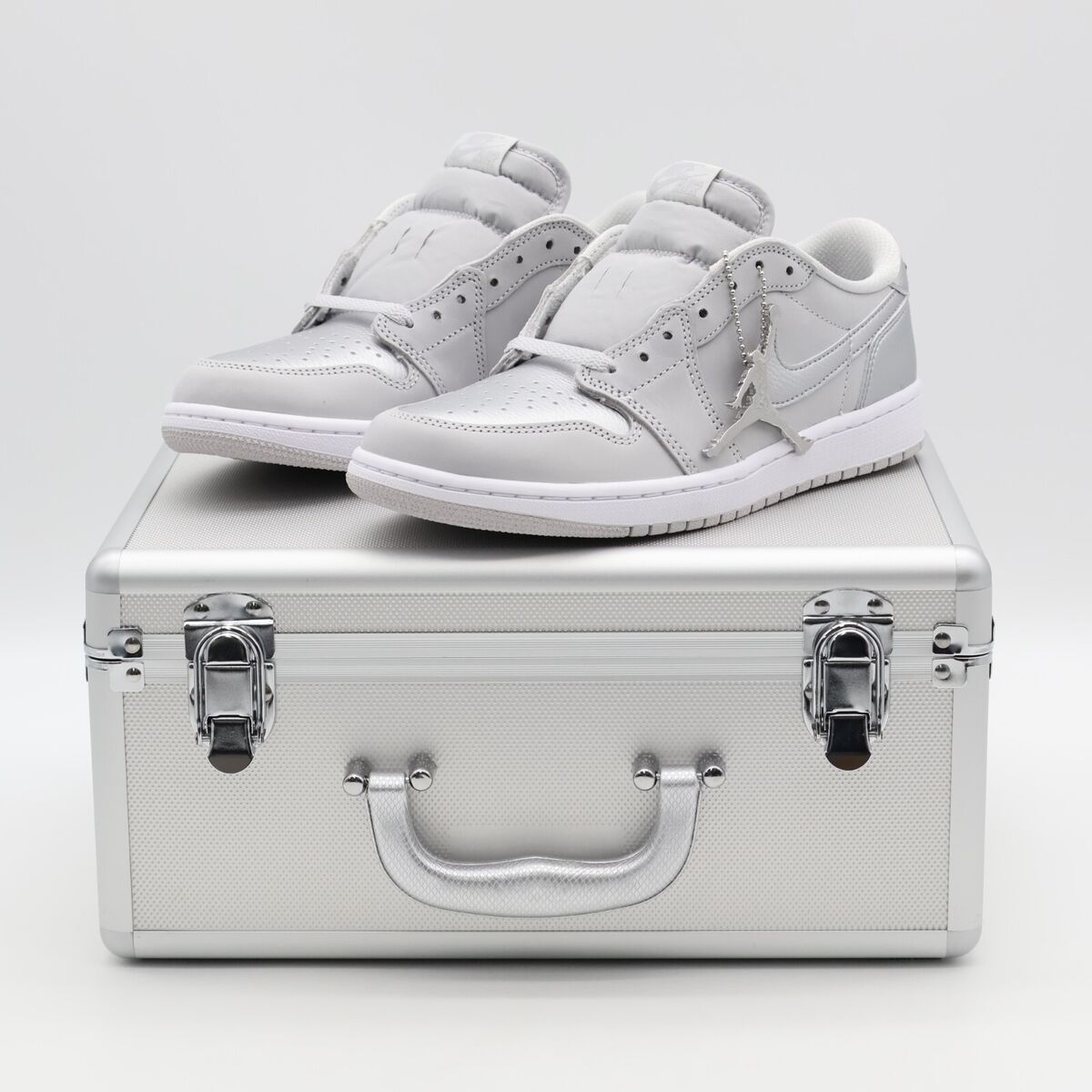 HM0365-002 Nike Air Jordan 1 Retro Low OG Metallic Silver HM0365-002 Nike Air Jordan 1 Retro Low OG Metallic Silver