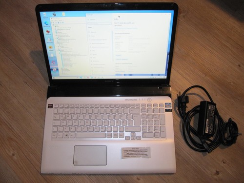 SONY-Notebook VAIO SVE171E13M 17,3"/i5-3230m/8GB/240SSD/BluRay/HD7500 Win10H