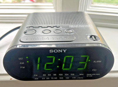 SONY Dream Machine Model ICF-C218 AM/FM Dual Alarm Clock Radio-TESTED