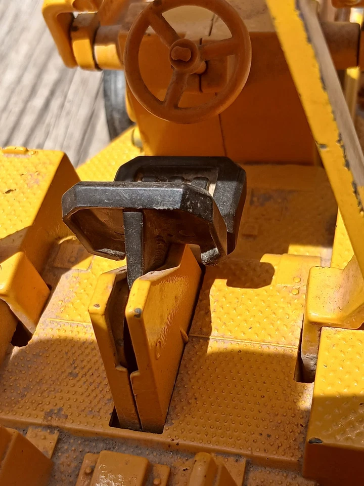 1960'sVintage Ertl 1/16 International Harvester Tractor  Backhoe STR#472 Diecast - Image 3 of 4