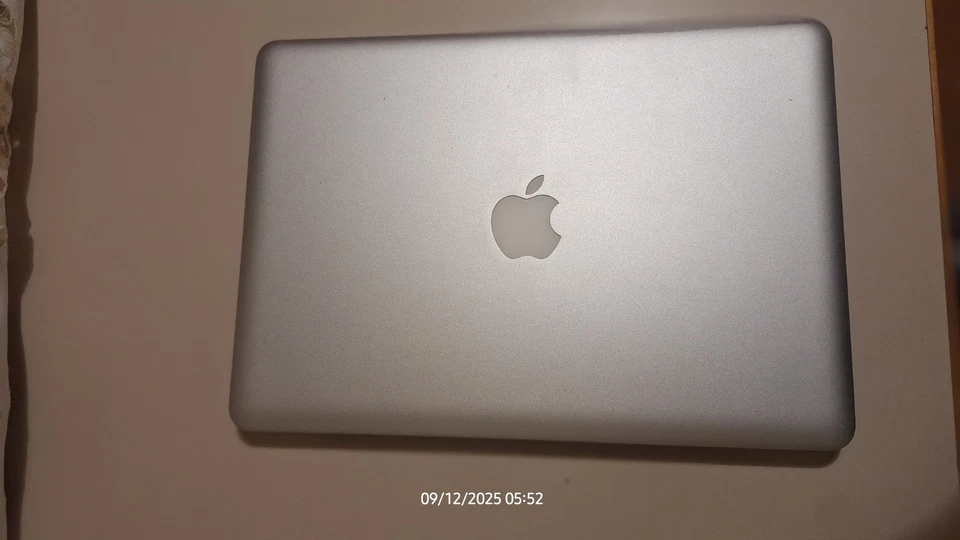 MacBook Pro 13,3" Apple -Intel Core i5, 2.50GHz, 4GB RAM, 500GB HDD) Laptop, foto 2 di 5