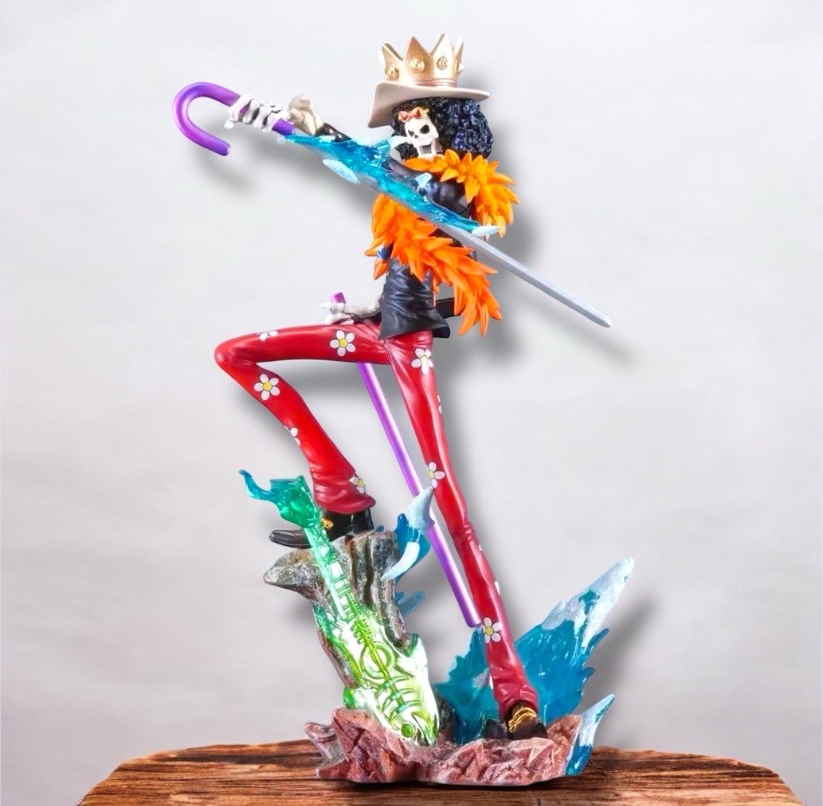 Statue Brook One Piece d'exception de 30cm avec détails de canne épée en résine