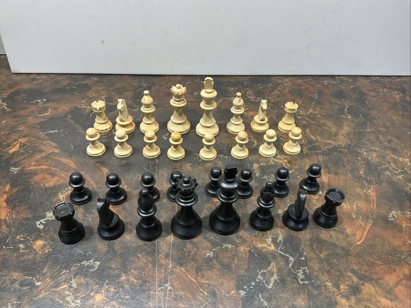 ORIGINAL ANTIQUE WOODEN CHESS SET