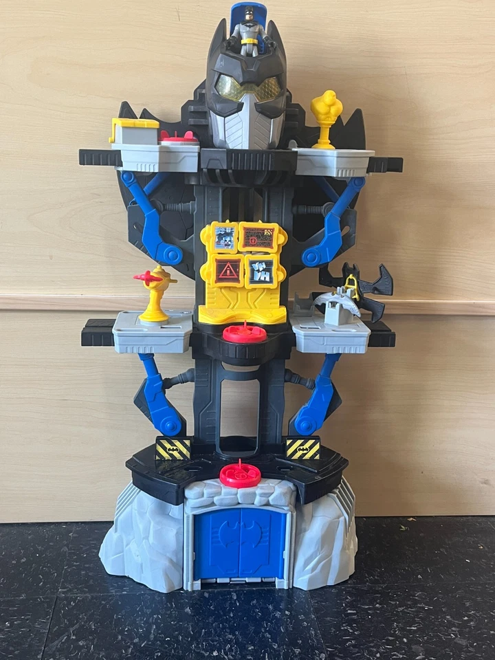 Imaginext Batman Cueva Transformador Robot Ojos Luz Baticueva Batimóvil y Fan Boat Foto 4 de 4