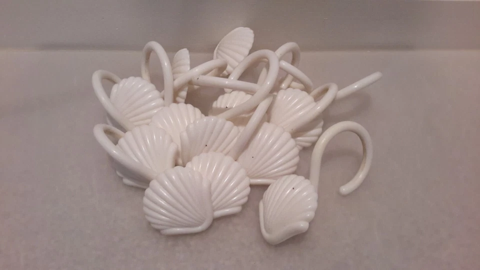 Set of 12 Shelf Shape Shower Curtain Hooks White Plastic Pre-owned - Image 4 of 4