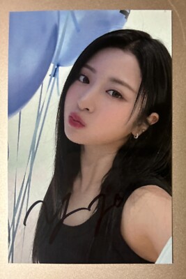 LE SSERAFIM Huh Yunjin Autographed Signed Broadcast Photocard PC