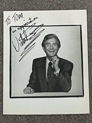 SASSOON, VIDAL SIGNED PHOTO, BRITISH HAIRSTYLIST, BUSINESSMAN, BOB CUT