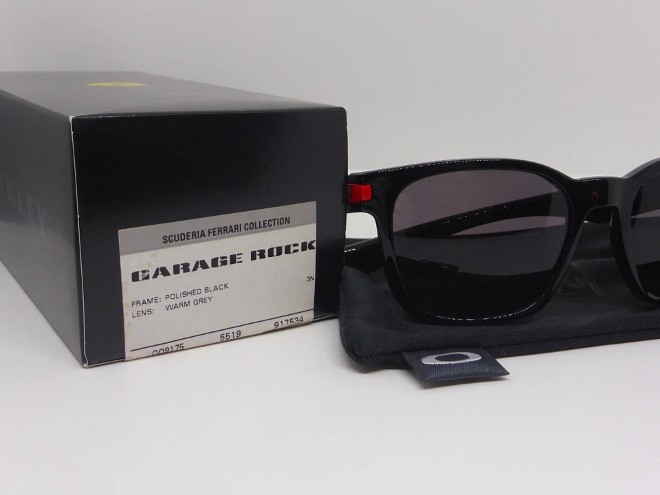 Oakley Garage Rock Ferrari Polished Black w/Warm Grey Iridium SKUOO9175-34 - Immagine 4 di 4