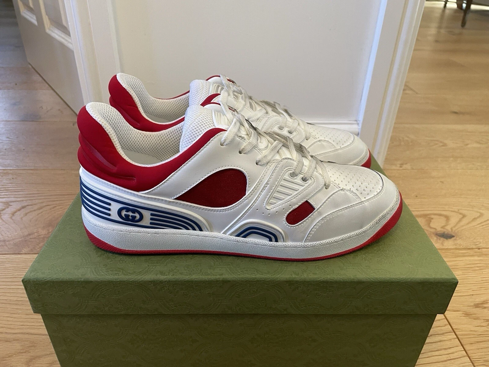 Gucci Chaussures Homme Baskets Neuf avec boîte RPP . Fabriqué en Italie.