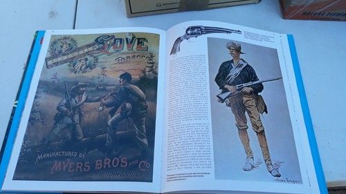 books of war lots of photos - Picture 2 of 3