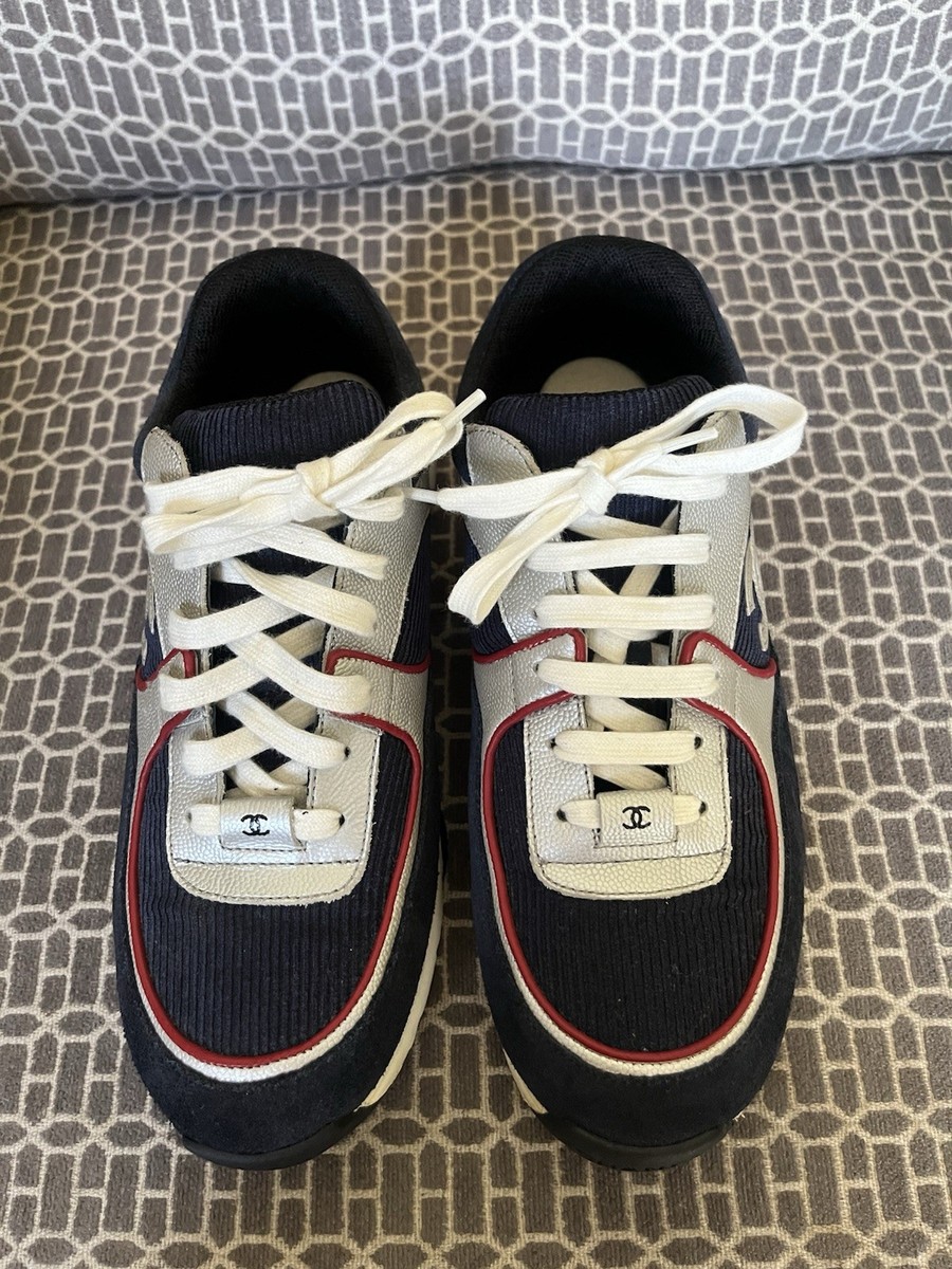 CHANEL Black White Red Logo Lace Up Low Top Women display picture 1