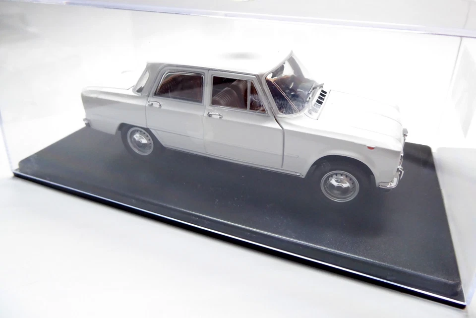 ALFA ROMEO GIULIA 1600 SUPER 1:24 - Leo Models in Vitrine 1:24 # 999 - Bild 2 von 2