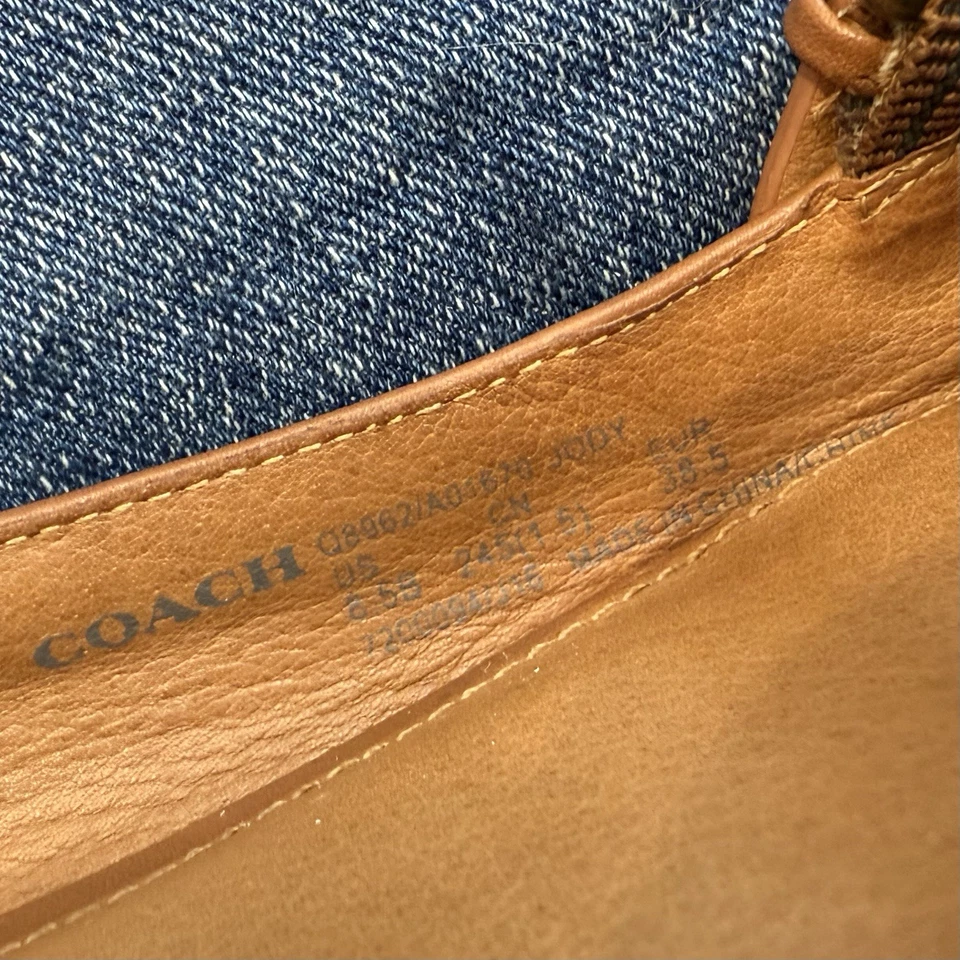 Correa plana para el tobillo Coach Jody de cuero tostado con tachuelas punta para mujer talla 8,5”  Foto 4 de 4