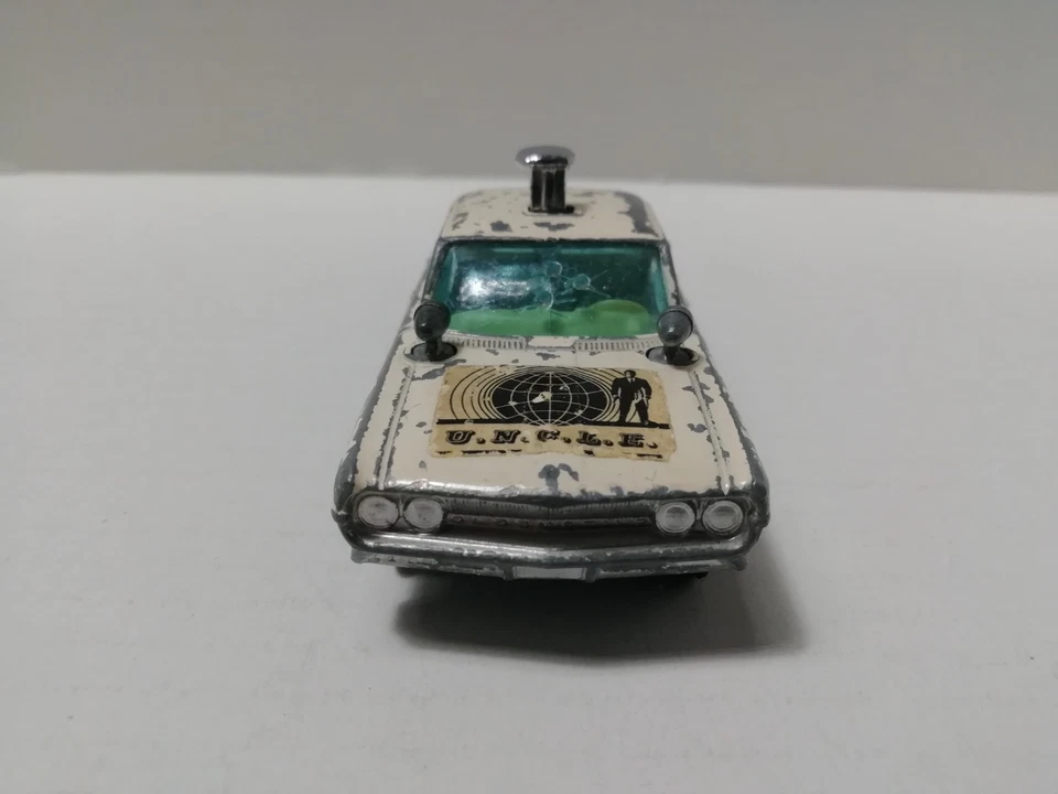 Corgi 2x Oldsmobile 88 U.N.C.L.E. weiß u. creme TV Serie  GT. Britain Konvolut - Bild 4 von 4