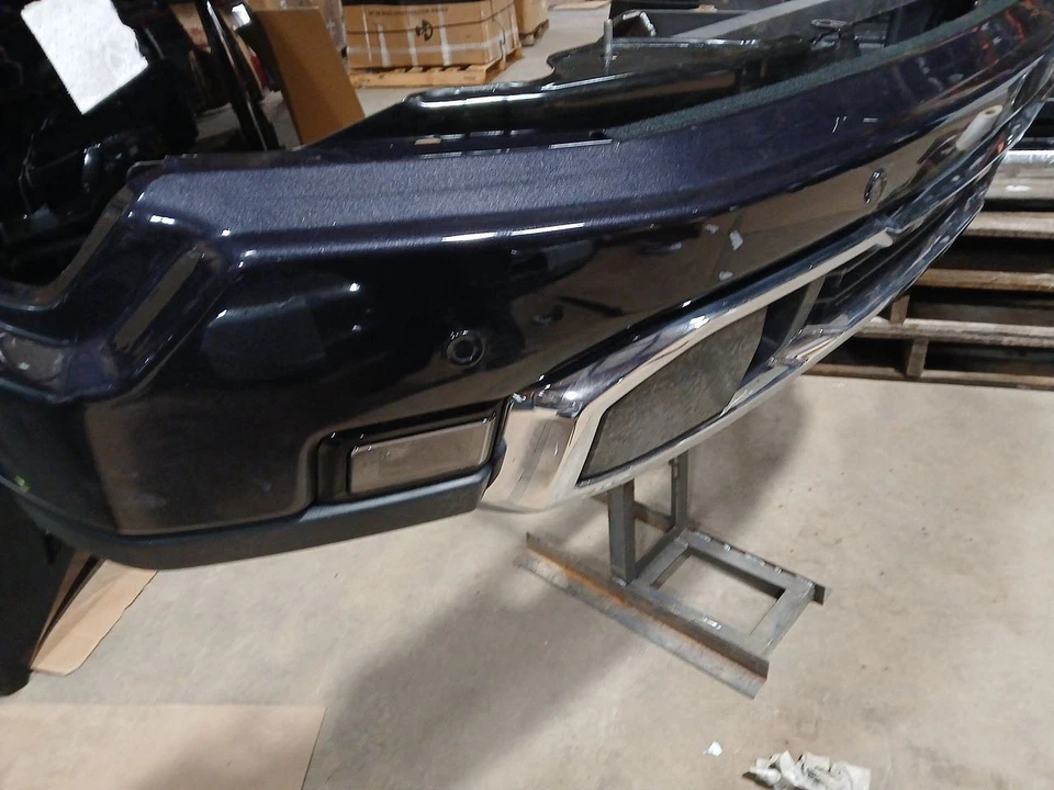 Parachoques delantero pintado 22-24 GMC Sierra 1500 con faros antiniebla asistencia de estacionamiento 2980444 Foto 4 de 4