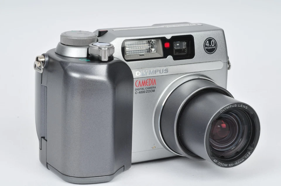 Olympus Camedia C-4000 Zoom 4MP Compact Digital Camera - Image 2 of 4