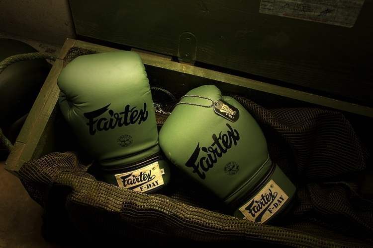Fairtex F-DAY ボクシンググローブ グリーン Boxing Training Gloves - FAIRTEX F-Day Limited Edition Army Green