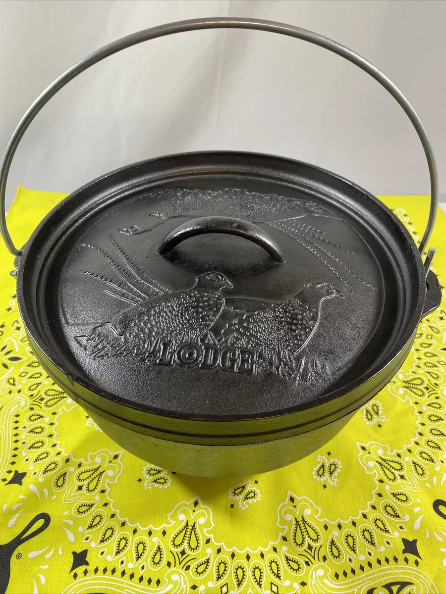 Lodge 4 qt Camp Dutch Oven