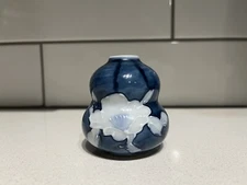 Fitz and Floyd Japan White Camellia Flower Blue Mini Vase Relief 2.5 in H Sweet!