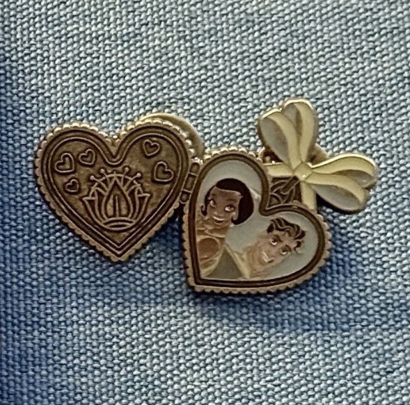 Loungefly Disney Princess Couple Locket Blind Box Mystery Pin - TIANA & NAVEEN