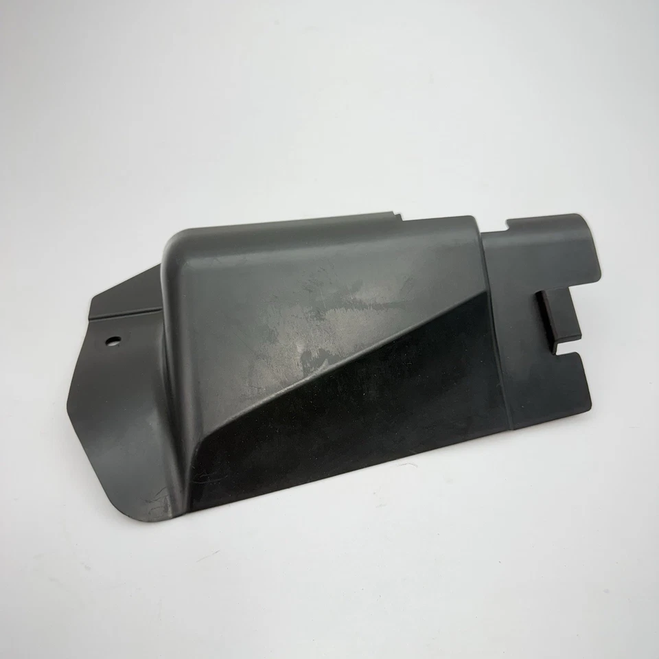 Cadillac XTS 2013-2019 base carcasa delantera protector contra salpicaduras 23254570 fabricante de equipos originales Foto 2 de 4